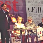 Cezar Adonis Mihalache prezentând volumul Kinetoterapia în Afecțiuni Neurologice (autor: Constantin Florin Drăgan)